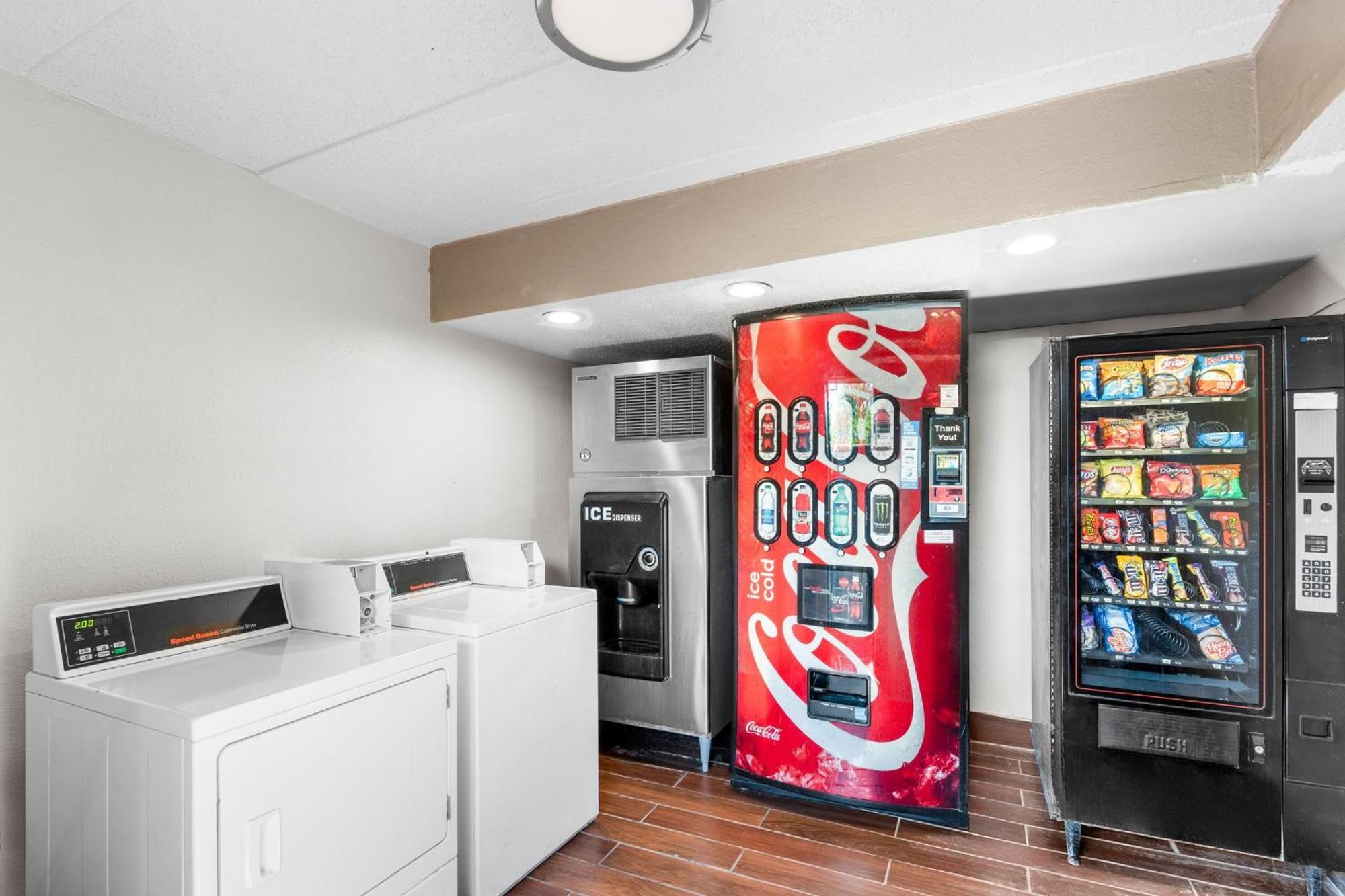 Red Roof Inn Indianapolis North - College Park מראה חיצוני תמונה